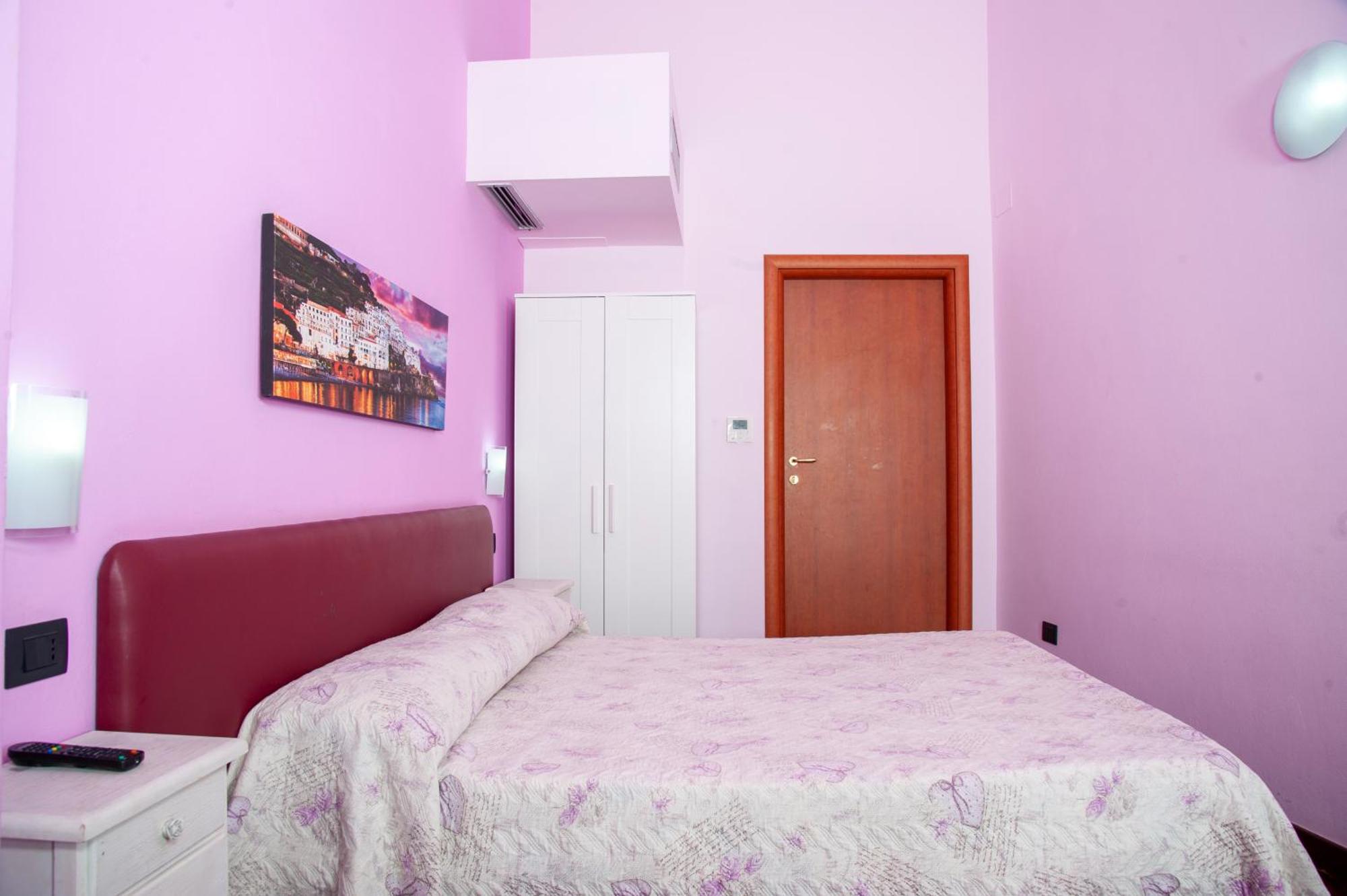 Palazzo Carafa Della Spina Room And Apartment Napoli Eksteriør billede