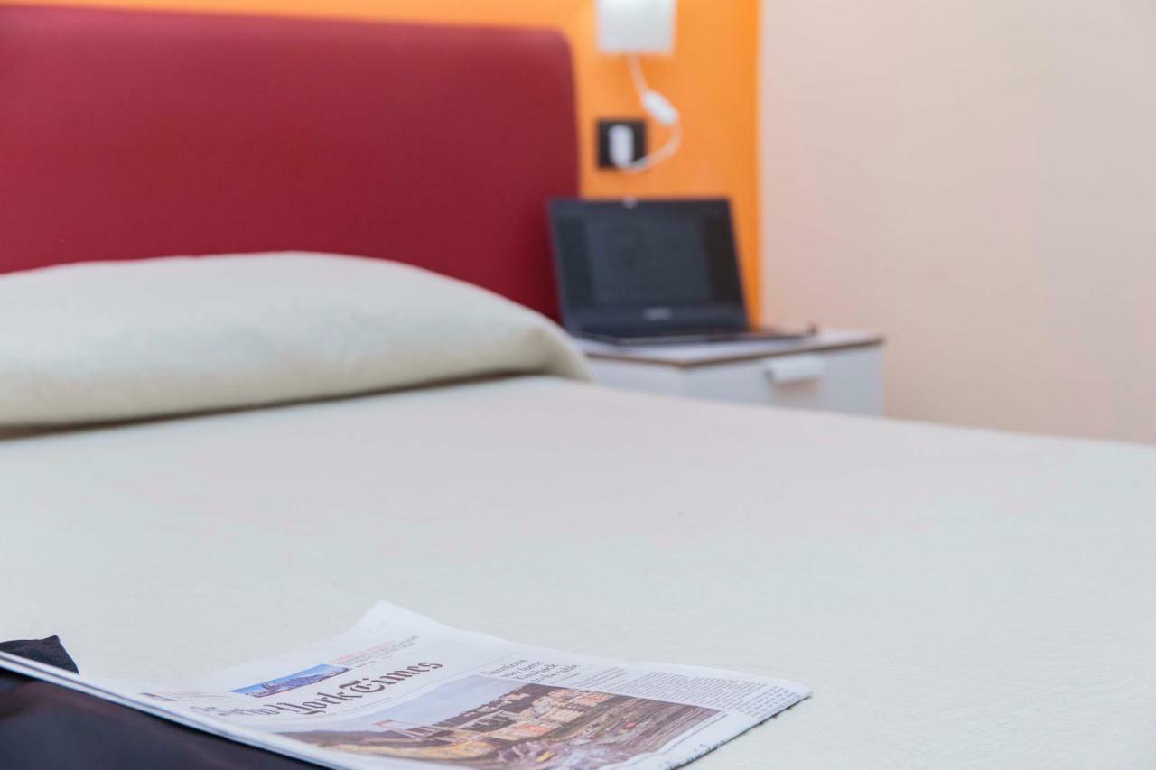 Palazzo Carafa Della Spina Room And Apartment Napoli Eksteriør billede