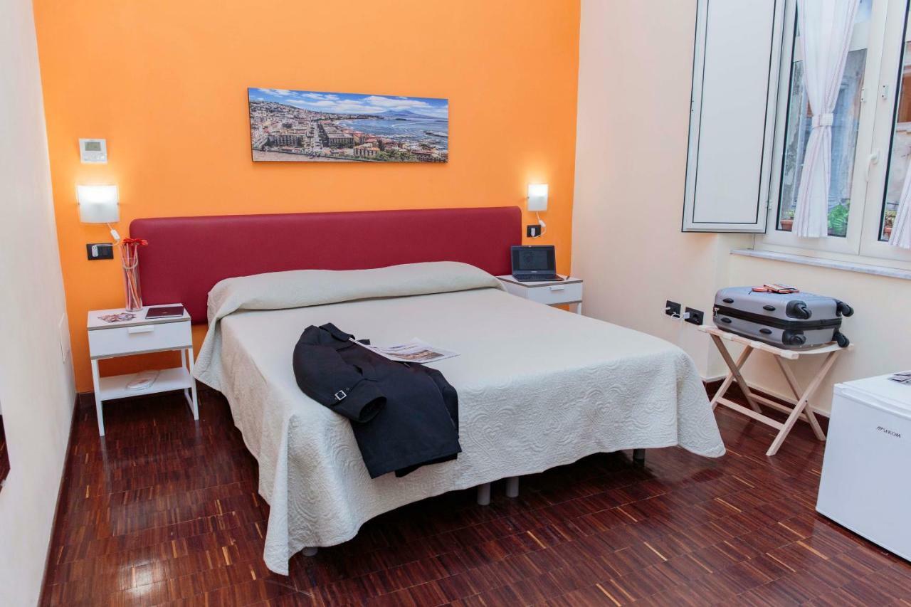 Palazzo Carafa Della Spina Room And Apartment Napoli Eksteriør billede
