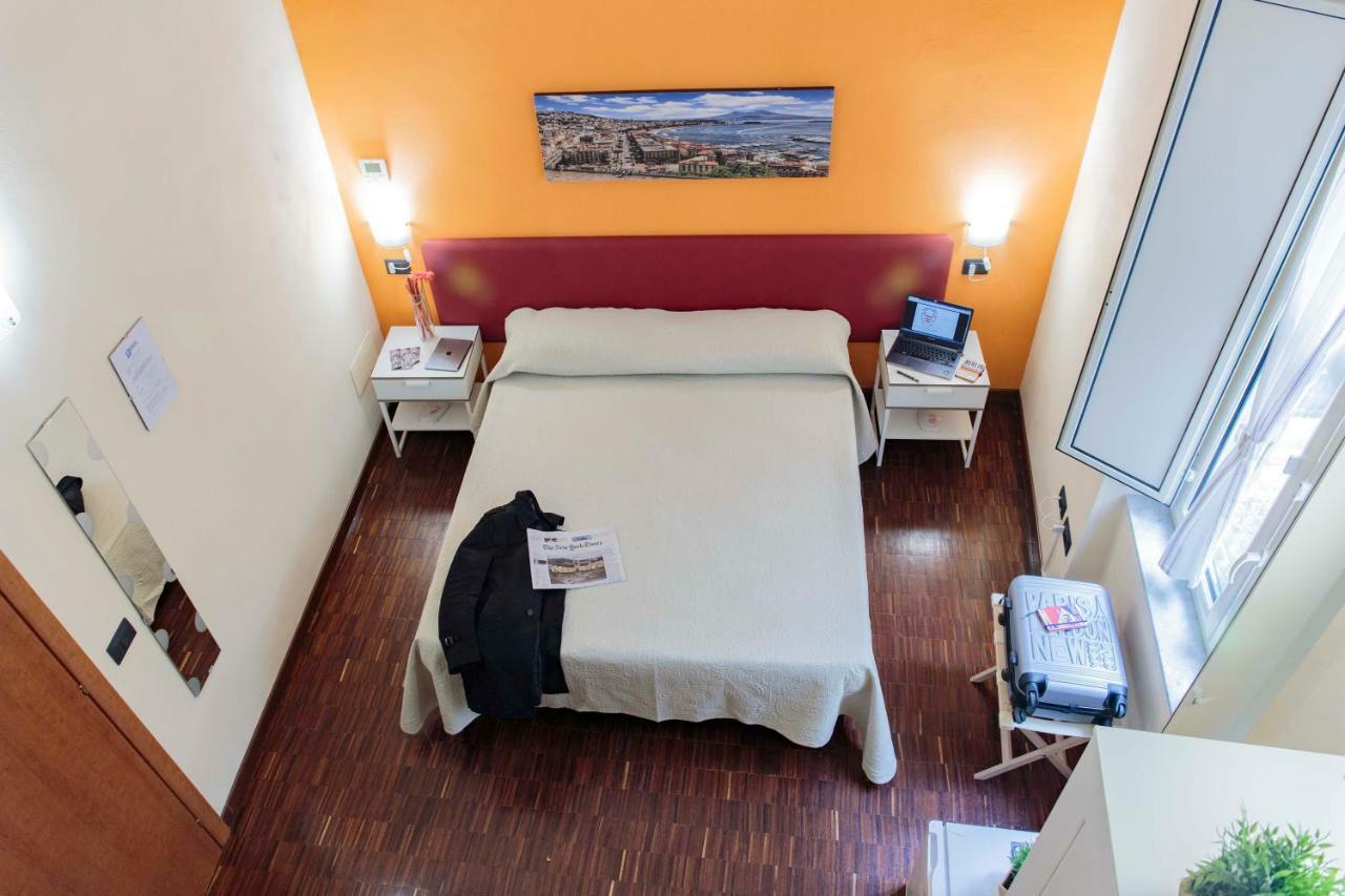 Palazzo Carafa Della Spina Room And Apartment Napoli Eksteriør billede