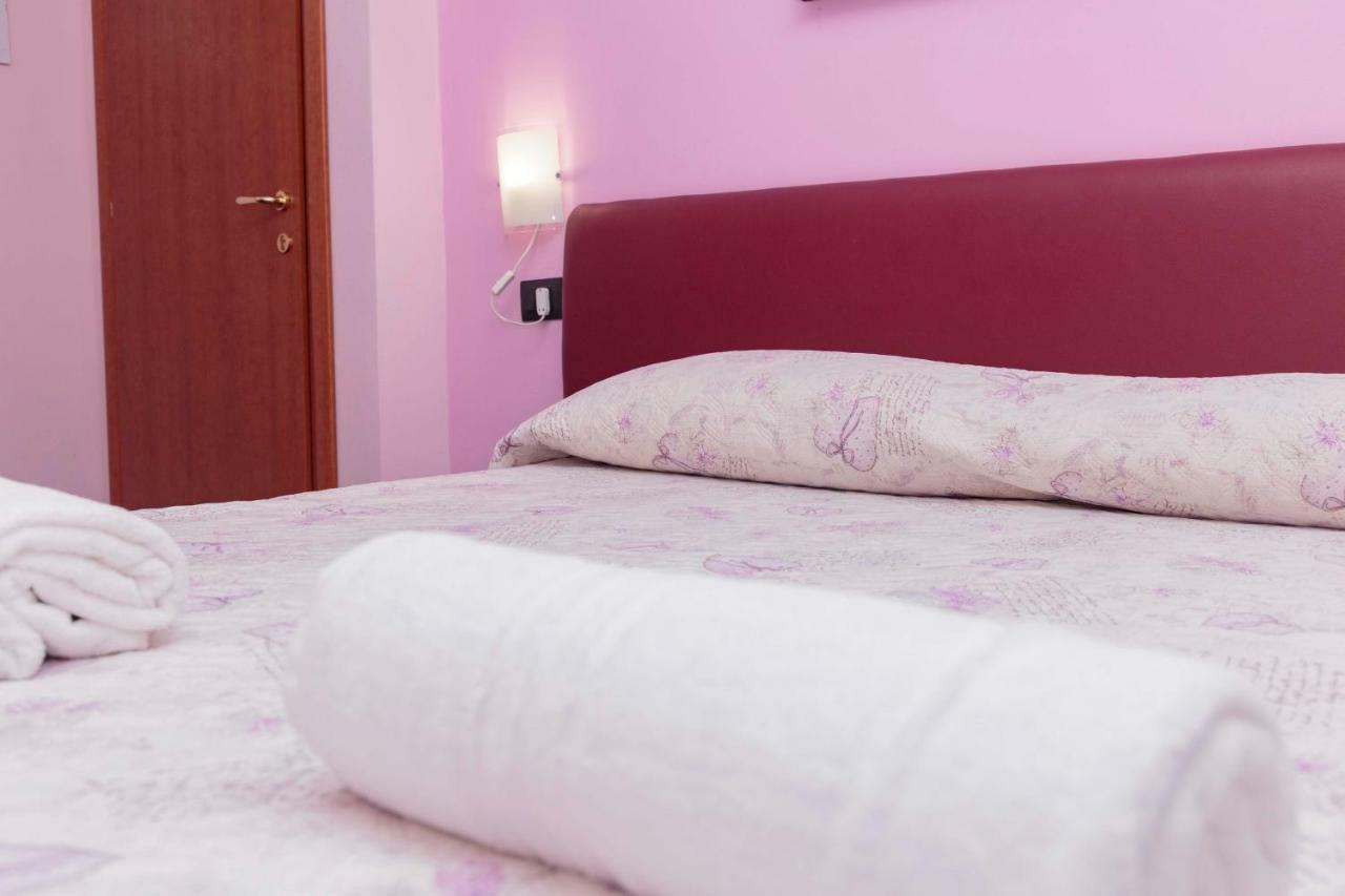 Palazzo Carafa Della Spina Room And Apartment Napoli Eksteriør billede